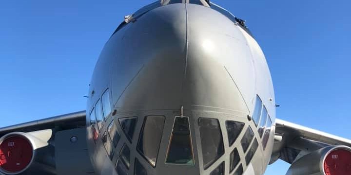 Военный грузовой самолет примет медицинский груз на борт в субботу, 21 марта (Фото: Andrey Motovilovets/Facebook)
