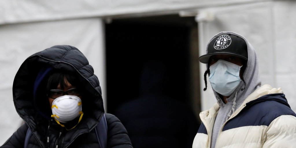 Молодые не должны быть беспечны в вопросе COVID-19 (Фото: REUTERS/Andrew Kelly)