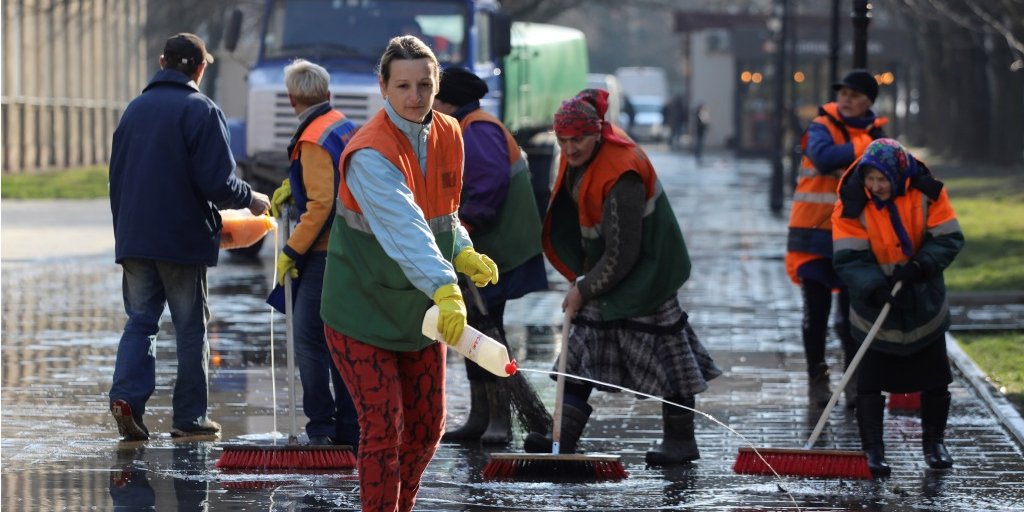 На данный момент режим ЧС действует в шести регионах страны (Фото: REUTERS / Roman Baluk)