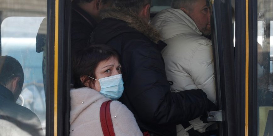 Больше всего протоколов составлено на перевозчиков. (Фото: REUTERS / Valentyn Ogirenko)