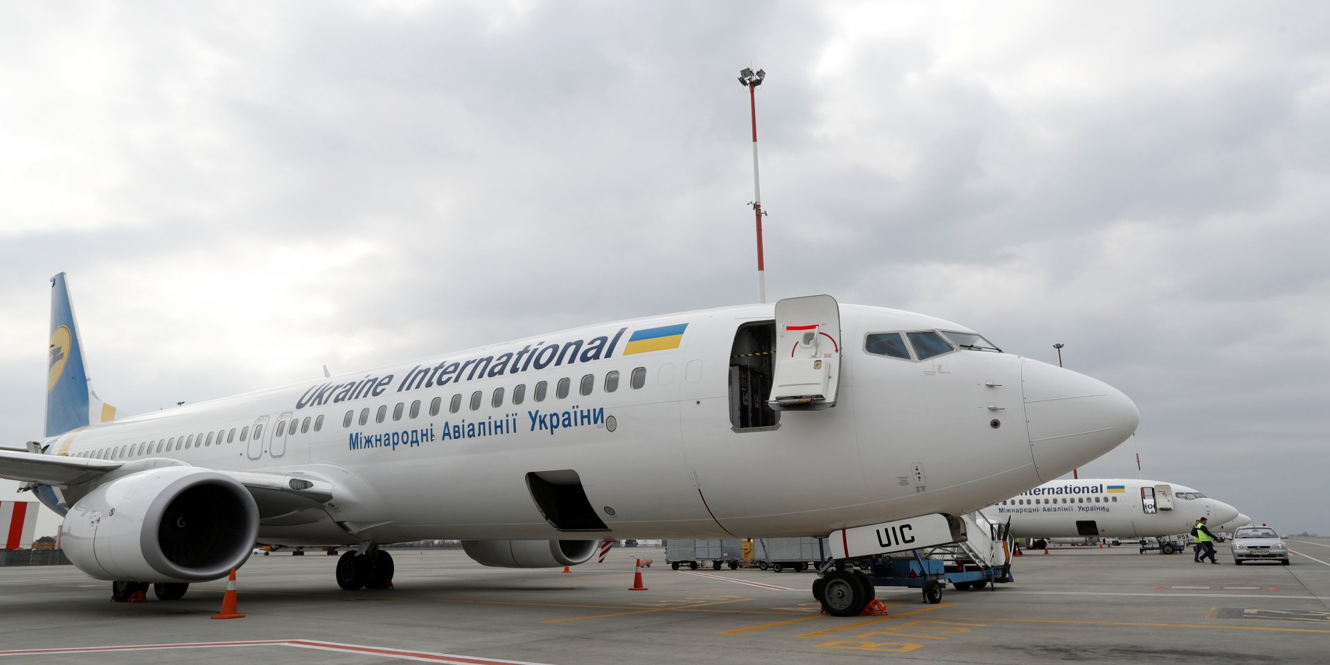 Самолет вылетел в Берлин и там должен забрать украинцев, которые хотят вернуться домой (Фото: REUTERS / Valentyn Ogirenko)