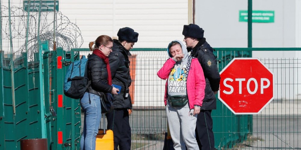Представители мониторинговых миссий продолжат работу по ранее установленному порядку (Фото: REUTERS / Gleb Garanich)