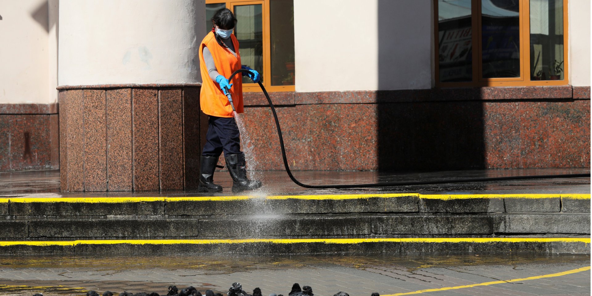 В Киеве выделят 23 млн грн на дезинфекцию жилых домов (Фото: REUTERS/Gleb Garanich)