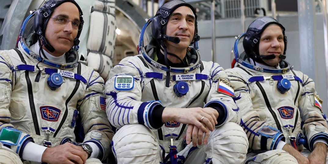 Космонавтов отправили на карантин перед стартом к МКС (Фото: REUTERS/Evgenia Novozhenina)