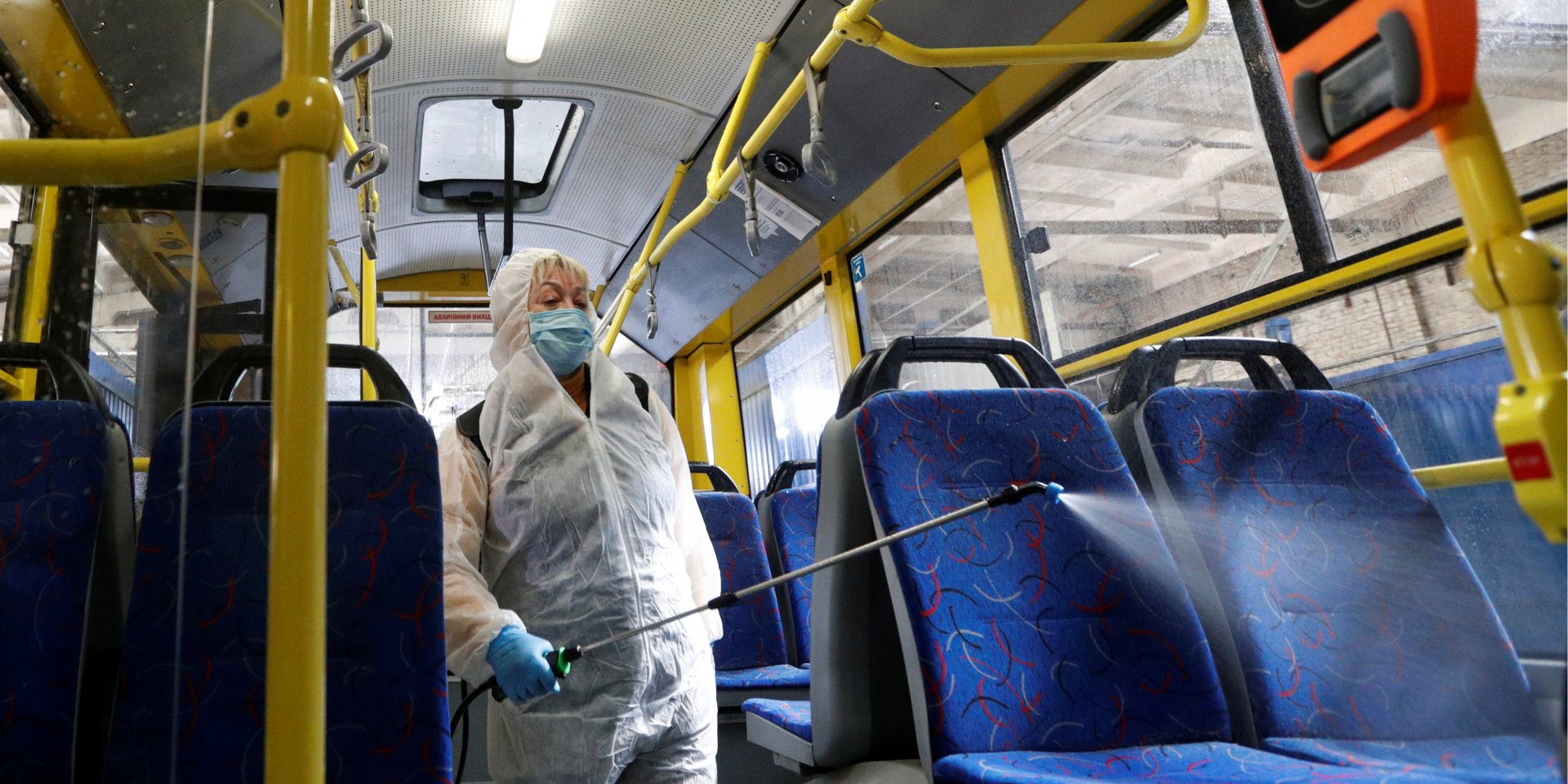 Для проезда в киевском транспорте выдано уже 225 тысяч спецбилетов (Фото: REUTERS/Valentyn Ogirenko)