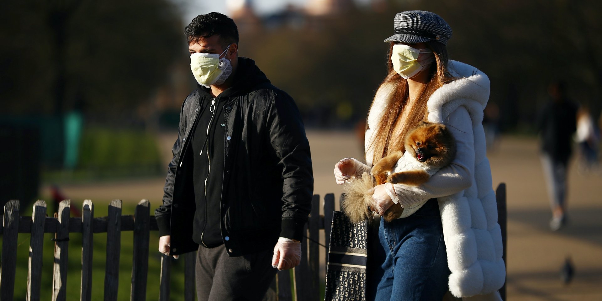 Число инфицированных коронавирусом в мире продолжает расти (Фото: REUTERS/Hannah McKay)