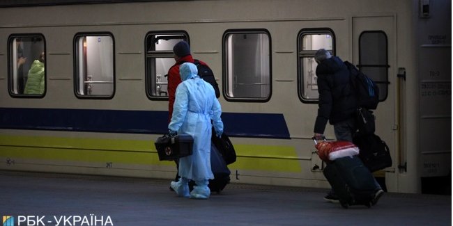 Спецпоезд эвакуирует украинцев и россиян (Фото: РБК-Украина)