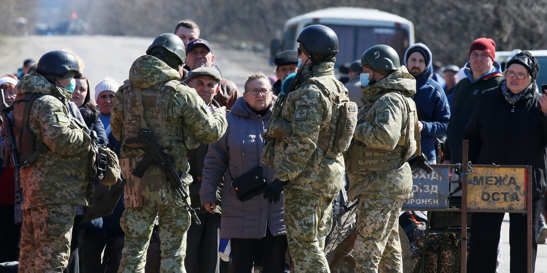 Деньги пойдут на реализацию гуманитарных проектов по обе стороны от линии разграничения (Фото: REUTERS/Gleb Garanich)