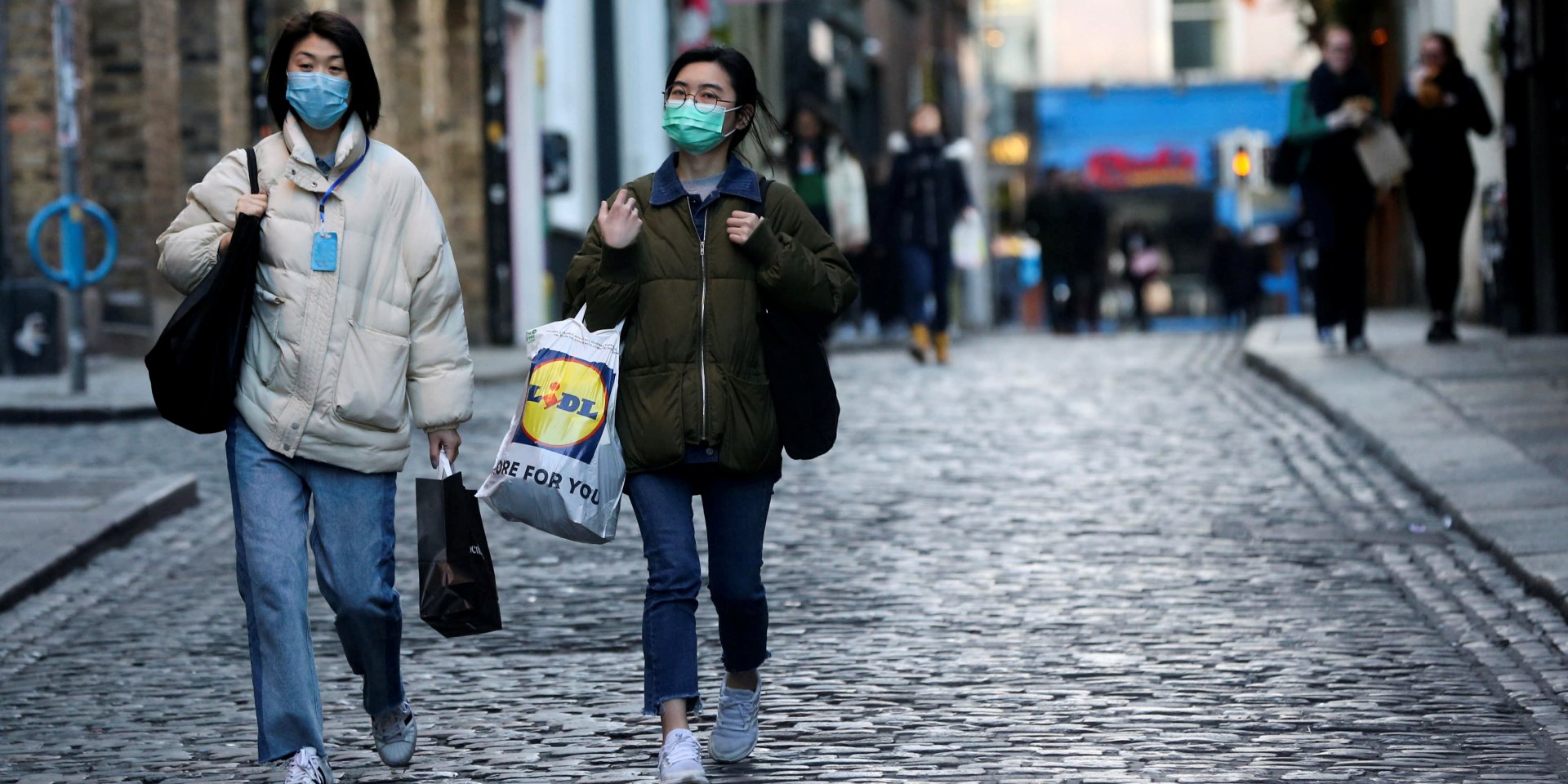 Туристки в Ирландии (Фото: REUTERS/Lorraine O’Sullivan)