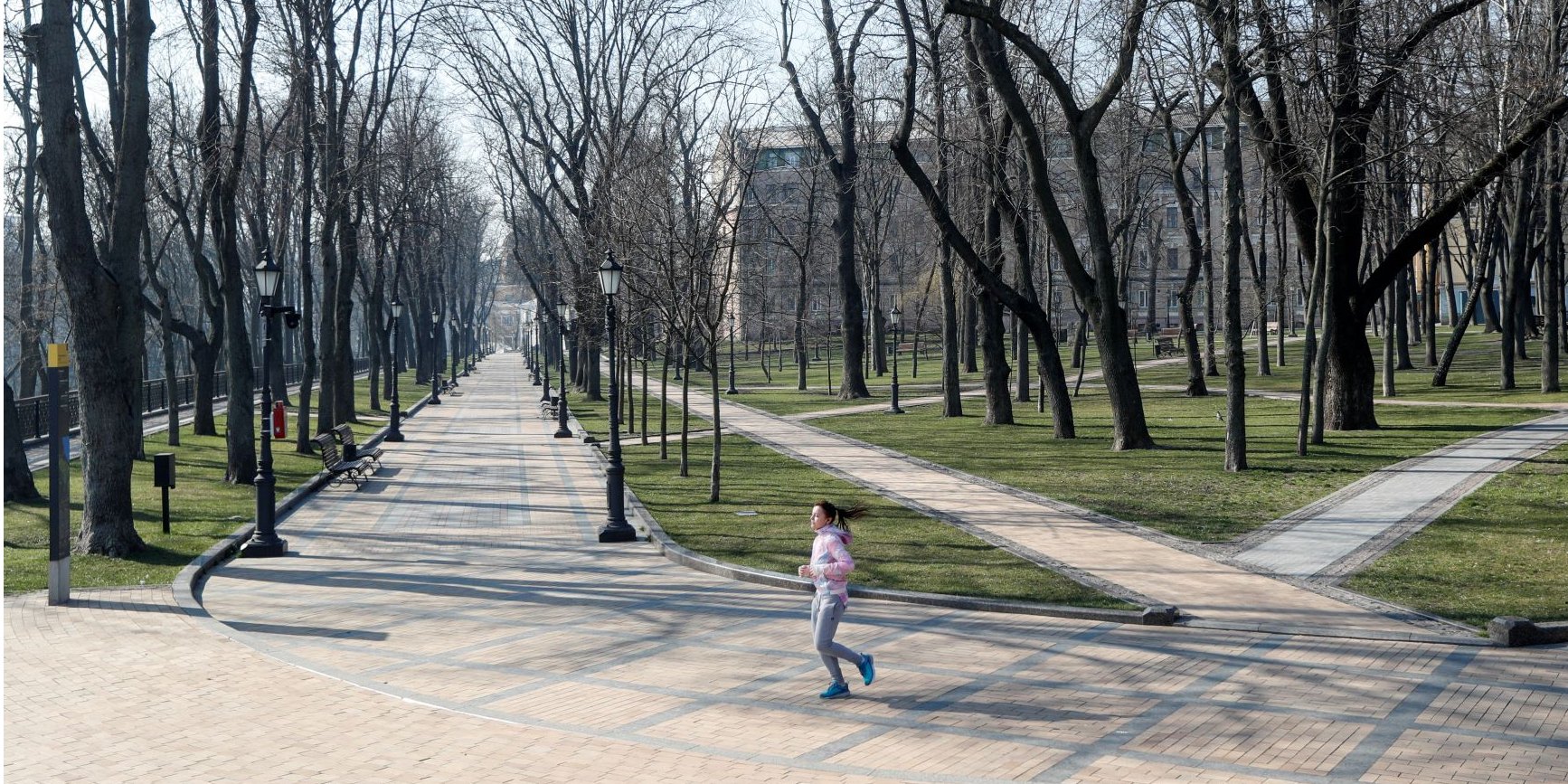Пустынные улицы Киева, 26 марта (Фото: REUTERS/Valentyn Ogirenko)