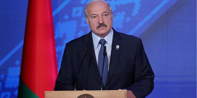 Лукашенко считает ситуацию с коронавирусом «психозом» (Фото: Пресс-служба Лукашенко)