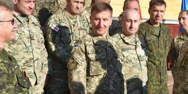 Это люди, которые вернулись из заграничных командировок (Фото: Минобороны / flickr)