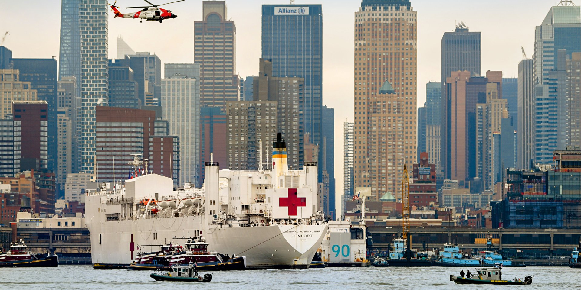 Госпітальне судно USNS Comfort прийматиме хворих без діагнозу COVID-19, щоб розвантажити лікарні Нью-Йорка (Фото: USA TODAY NETWORK via Reuters)