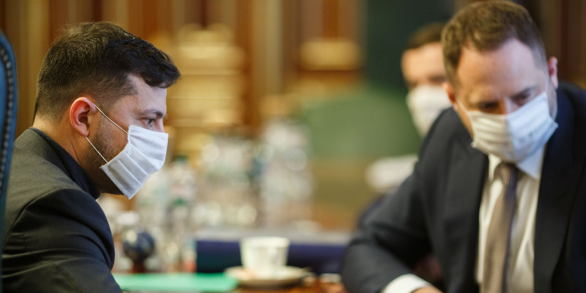 Єрмаку і Зеленському довелося пояснювати перед «малою фракцією» свою позицію щодо «плівок Лероса» (Фото: Пресслужба ОП)