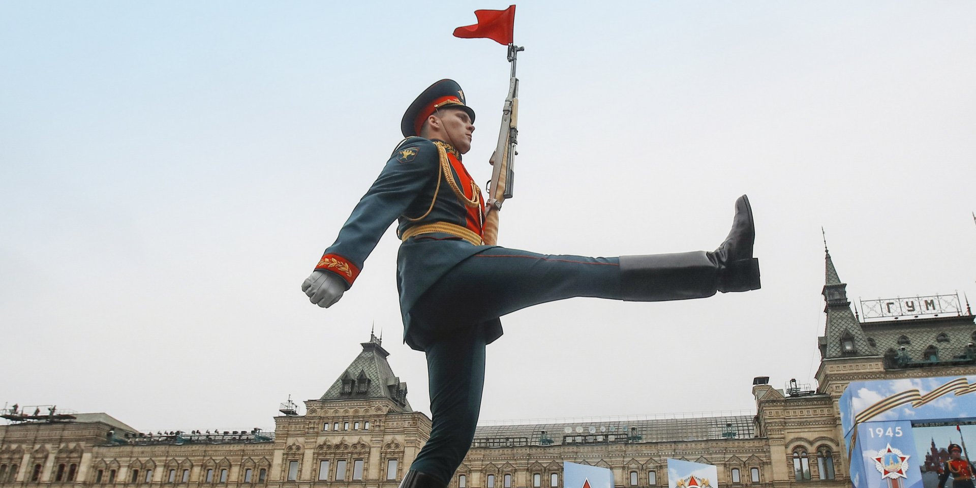 Россия готовится провести парад на Красной площади 9 мая, несмотря на пандемию коронавируса (Фото: REUTERS / Maxim Shemetov)