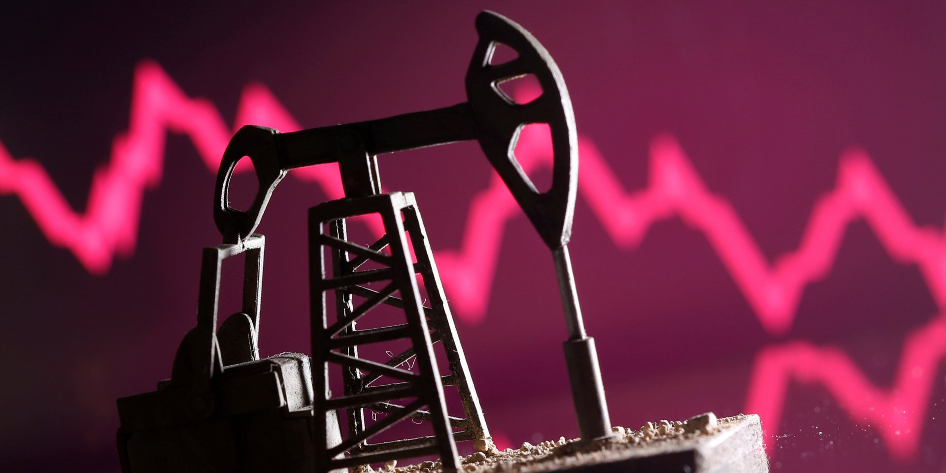 Цены на нефть бьют антирекорды (Фото: REUTERS / Dado Ruvic / Illustration)