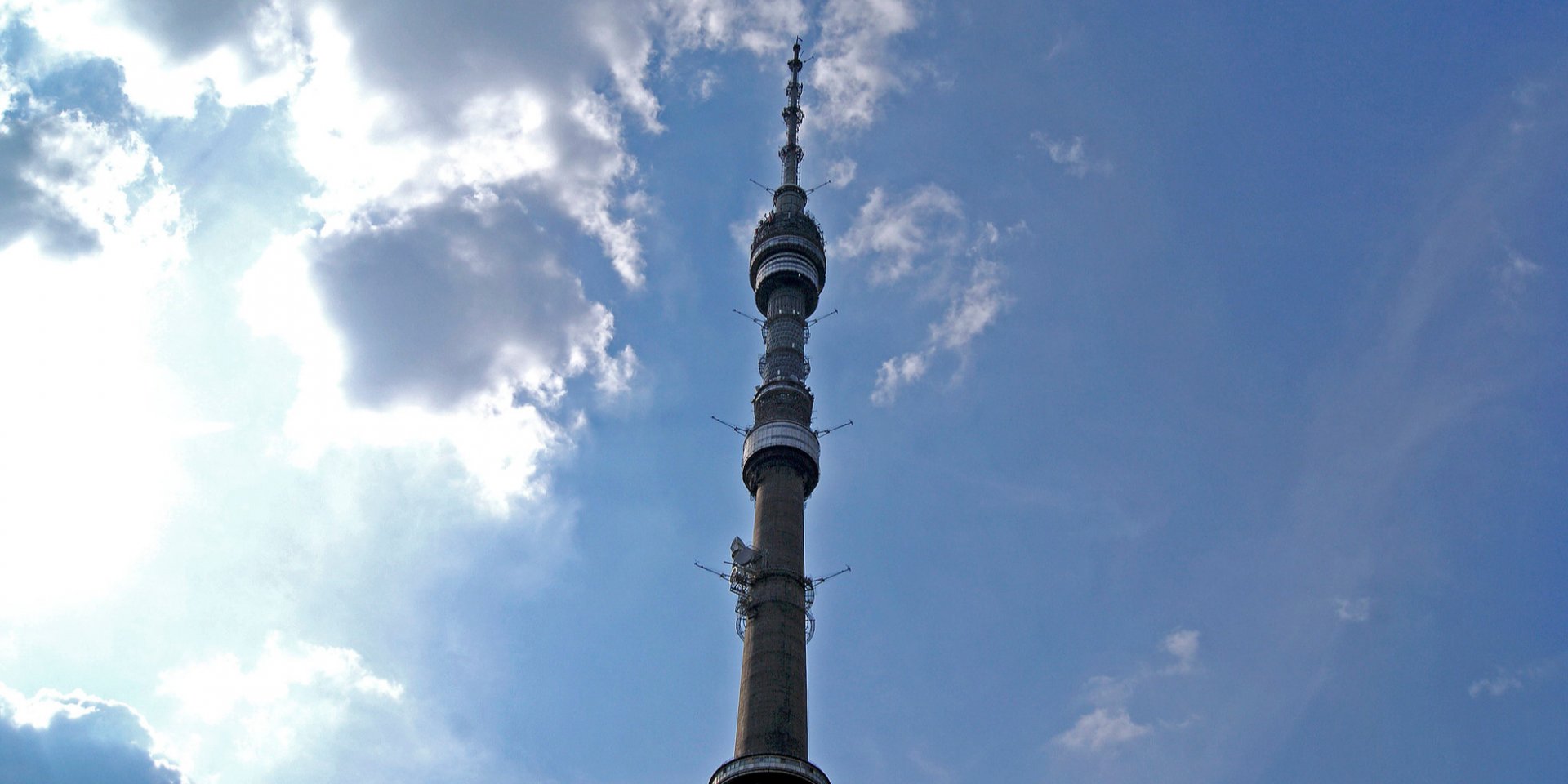 Останкинская вышка — главная телебашня в России (Фото: Sergey Serebryanskiy via Flickr)