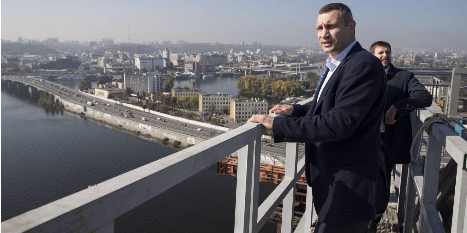 Виталий Кличко, который уже дважды избирался мэром Киева, попытается и в третий раз войти в эту реку (Фото: Андрей Скакодуб / УНИАН)