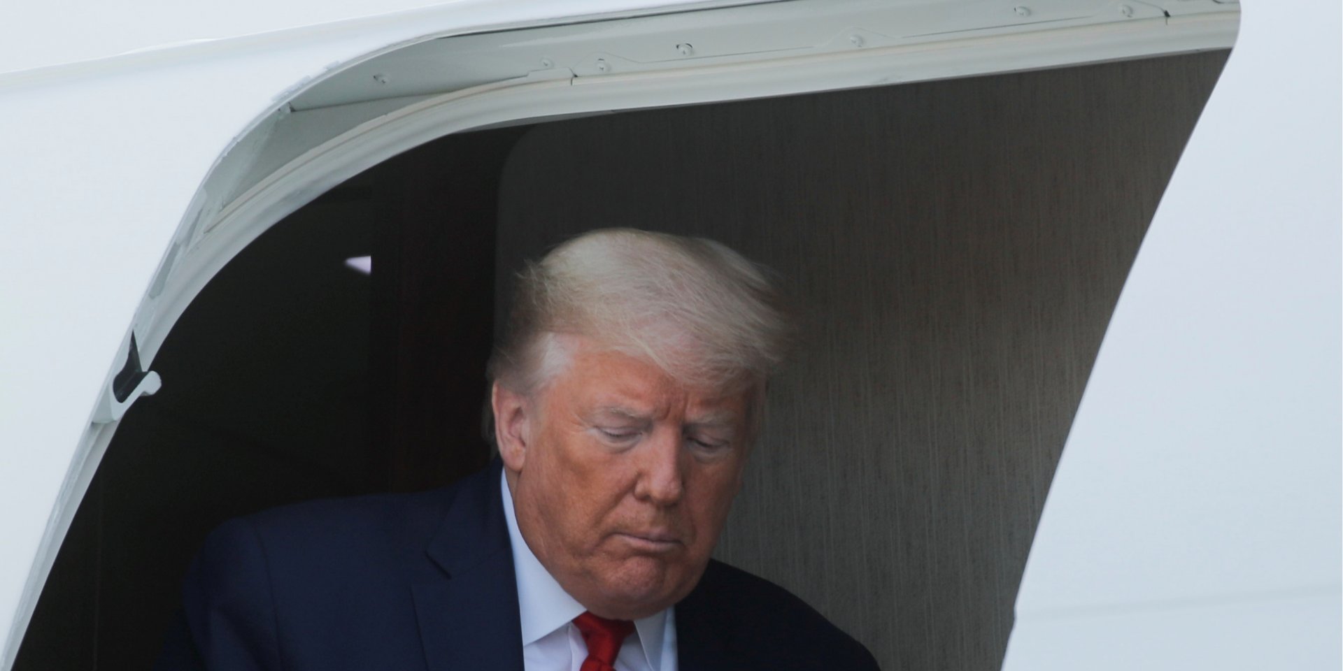 Трамп отрицал связь между задержкой помощи и расследованиями против семьи Байдена. (Фото: REUTERS / Carlos Barria)