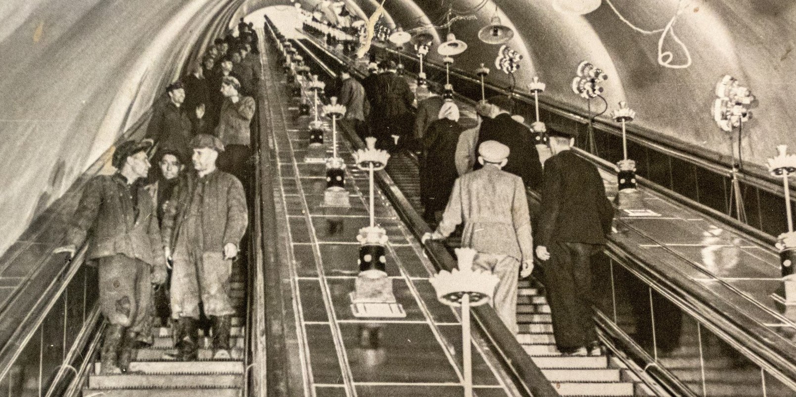 Восени 1960 року, незадовго до відкриття станції метро Арсенальна, в Києві відбулися випробування ескалатора (Фото: УНІАН)