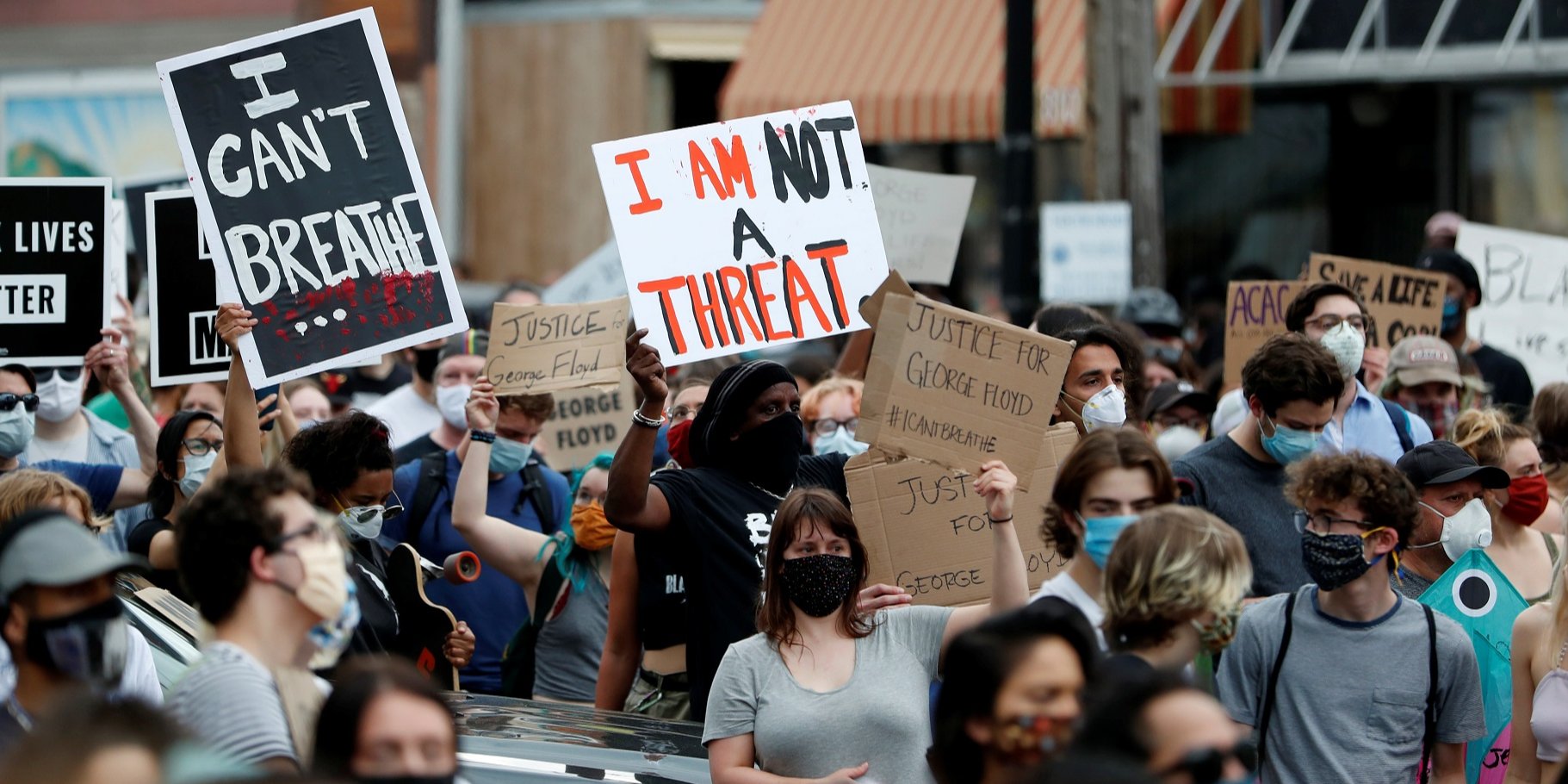 Протестующие в Миннеаполисе (Фото: REUTERS / Eric Miller)