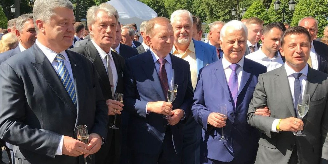Петро Порошенко, Віктор Ющенко, Леонід Кучма, Леонід Кравчук та Володимир Зеленський 24 серпня 2019 року (Фото: Цензор.нет)
