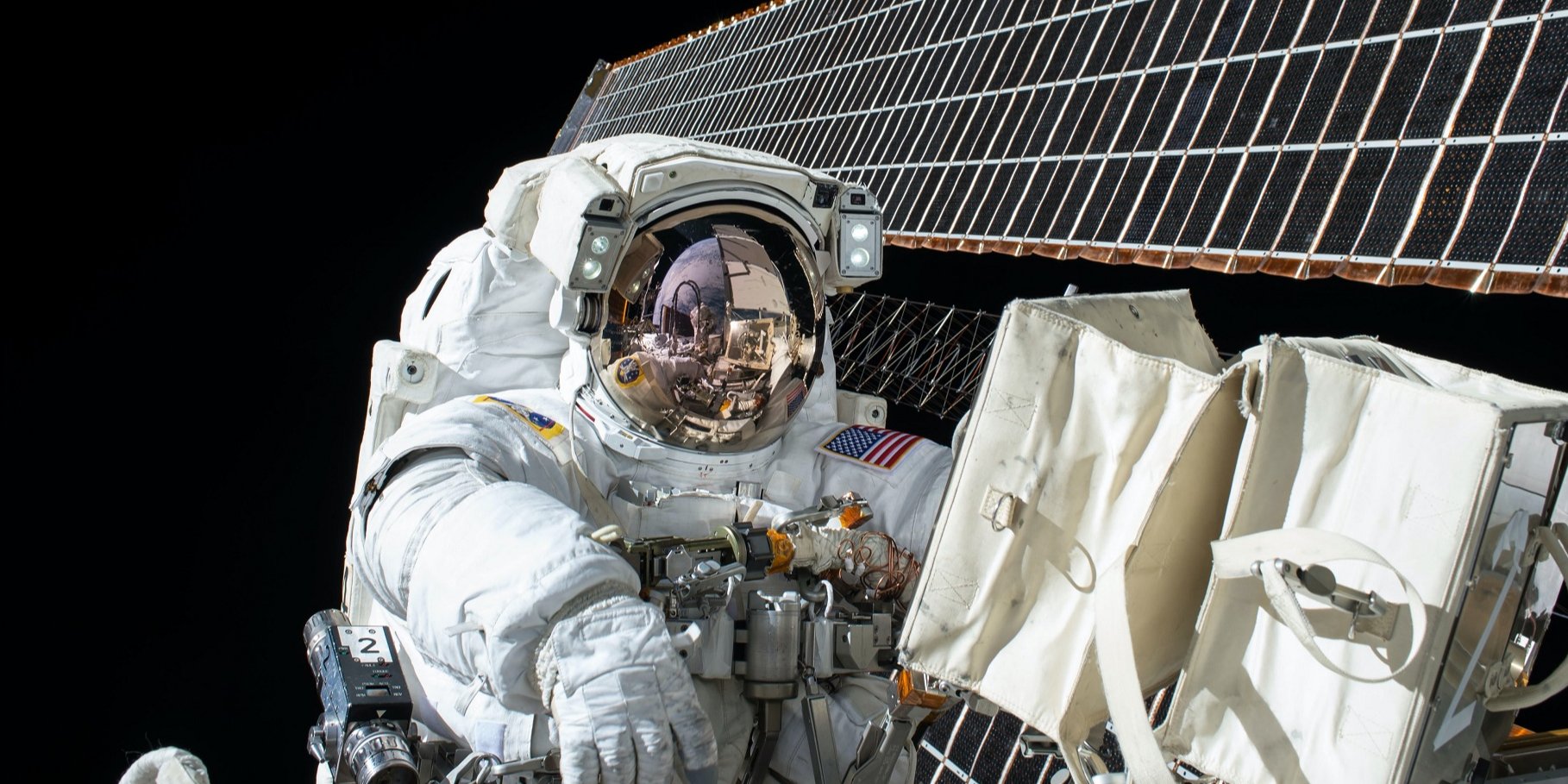 Американский астронавт в открытом космосе (Фото: NASA via Unsplash)
