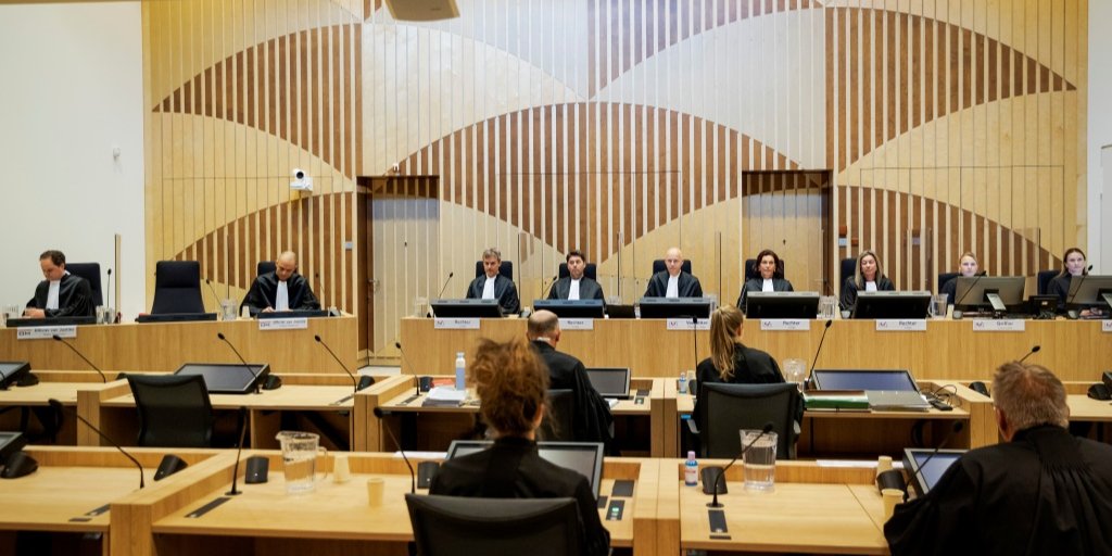 Судовий процес у Нідерландах поновили після майже тримісячної паузи (Фото: Robin van Lonkhuijsen/Pool via REUTERS)