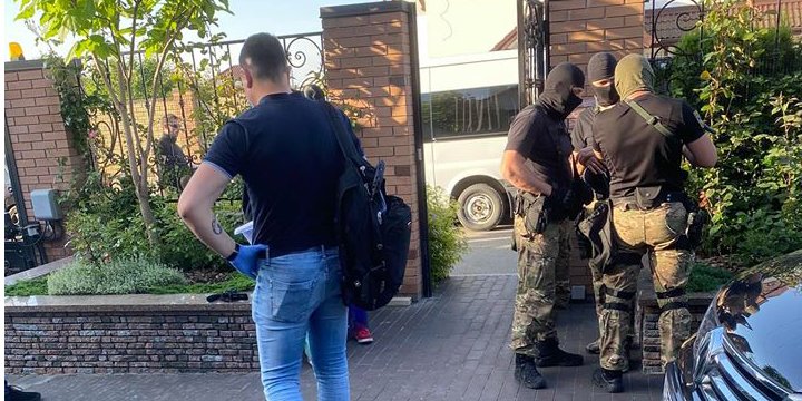 Обшуки в будинку Володимира Омеляна (Фото: Volodymyr Omelyan/Facebook)