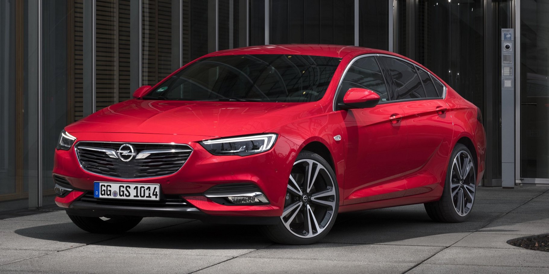 Opel Insignia представляет бизнес-класс немецкой марки (Фото: DR)