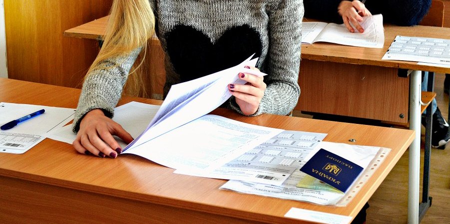 Основную сессию ВНО могут перенести на 17 августа (Фото: УЦОКО)