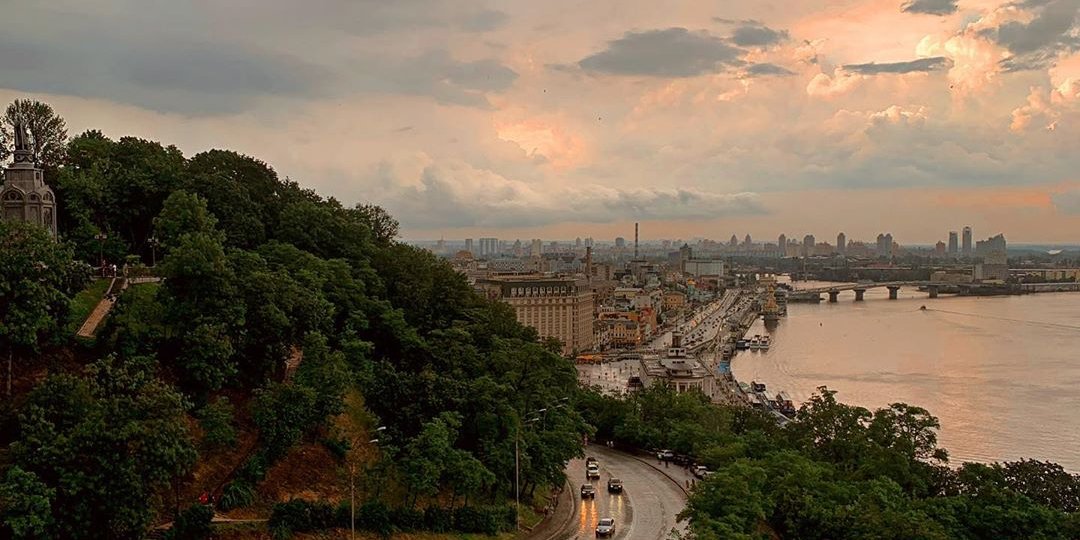Вид на Киев с моста Кличко (Фото: instagram.com/knyagina.el/)