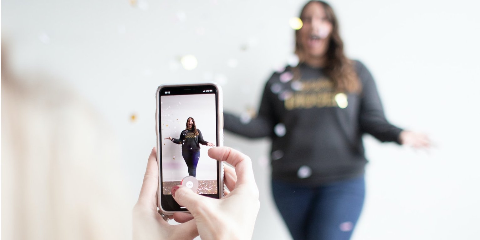 Во время карантина в TikTok стал популярным челлендж RealLifeAtHome (Фото: Amanda Vick/Unsplash)