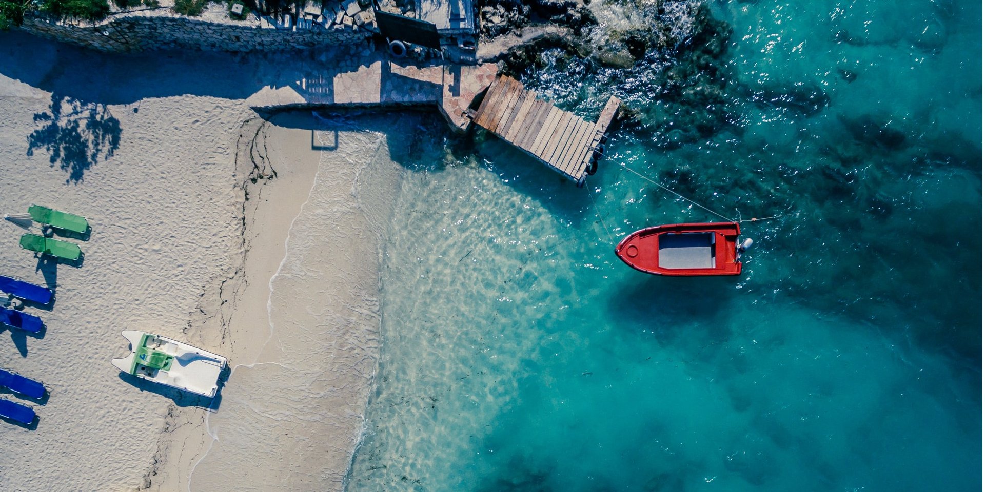 Отдых на море — пляж Ксамиль, Албания (Фото: Polina Rytova / Unsplash)