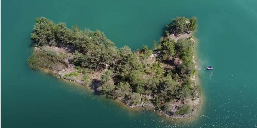 Острів любові в Базальтовому, Рівненська обл. (Фото: Надано Новим каналом)