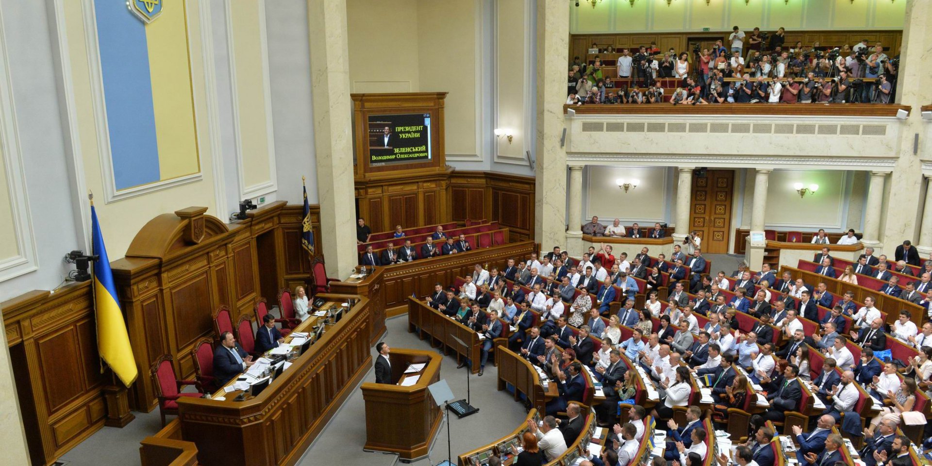 Закон передбачає, що глава КМДА не зможе суміщати посаду з будь-якої іншої, а значить і мера. (Фото: golos.com.ua)