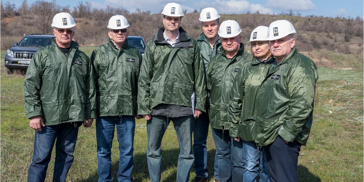 Гендиректор Black Iron Метт Сімпсон (третій зліва) має намір вкласти в Україну $1,2 млрд (Фото: DR)