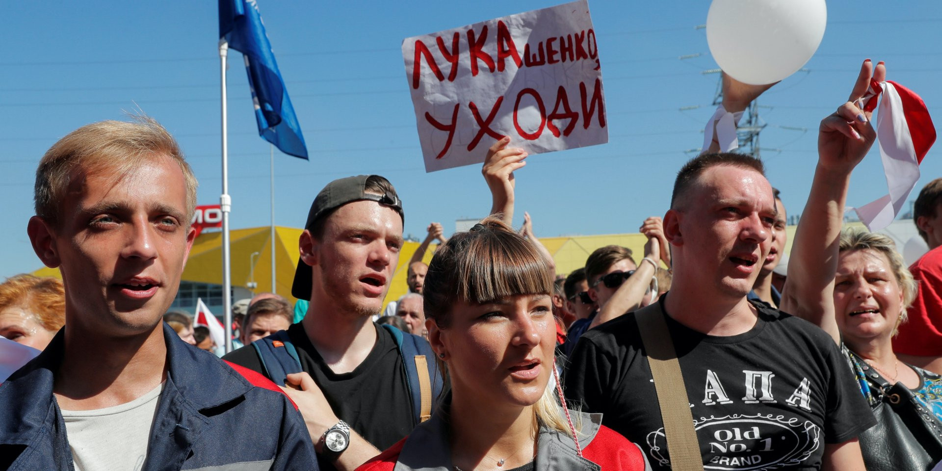 Десятки тисяч білорусів протестують у всій країні проти диктаторського режиму Лукашенка (Фото: Vasily Fedosenko/REUTERS)