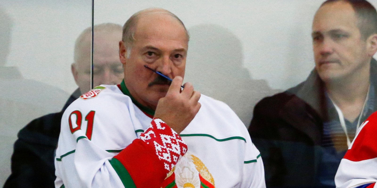 Олександр Лукашенко на хокейному матчі в лютому 2020 року, архівне фото (Фото: Alexander Zemlianichenko/Pool via REUTERS/File Photo)