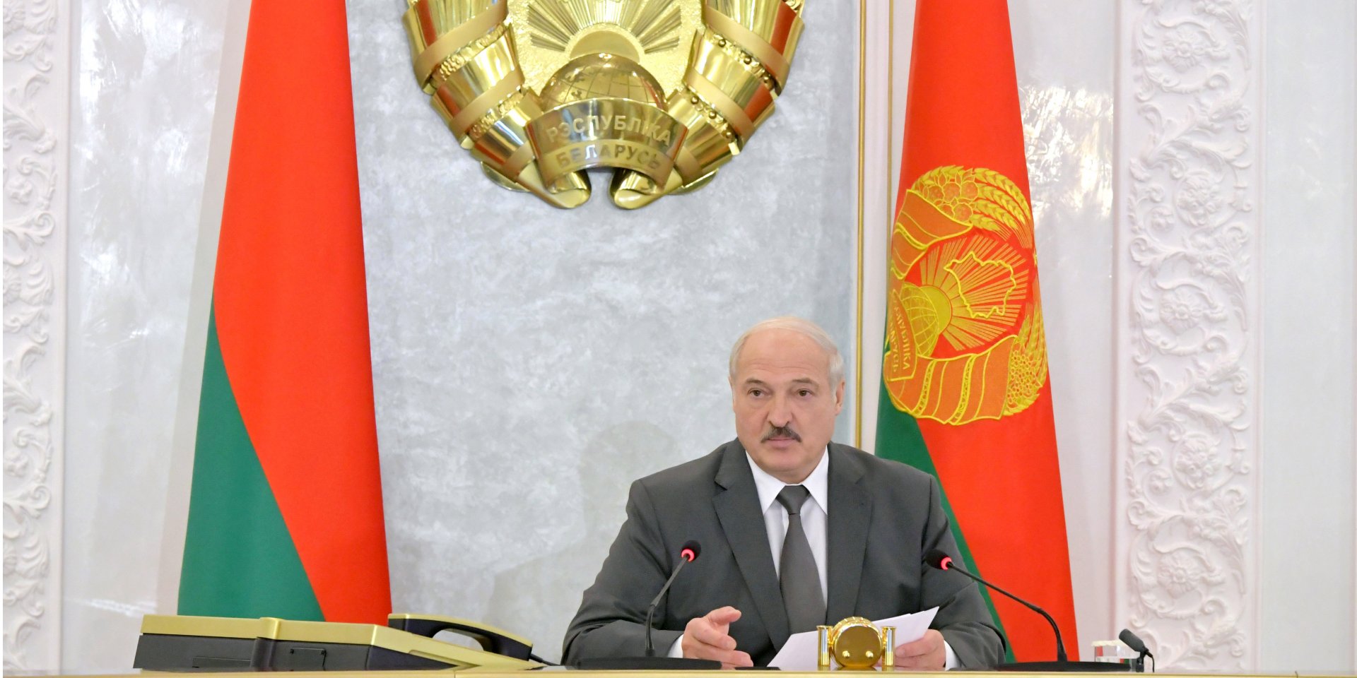 Александр Лукашенко на 13-й день протестов отправился на агрокомбинат Дзержинский (Фото: Andrei Stasevich / BelTA/Handout via REUTERS)