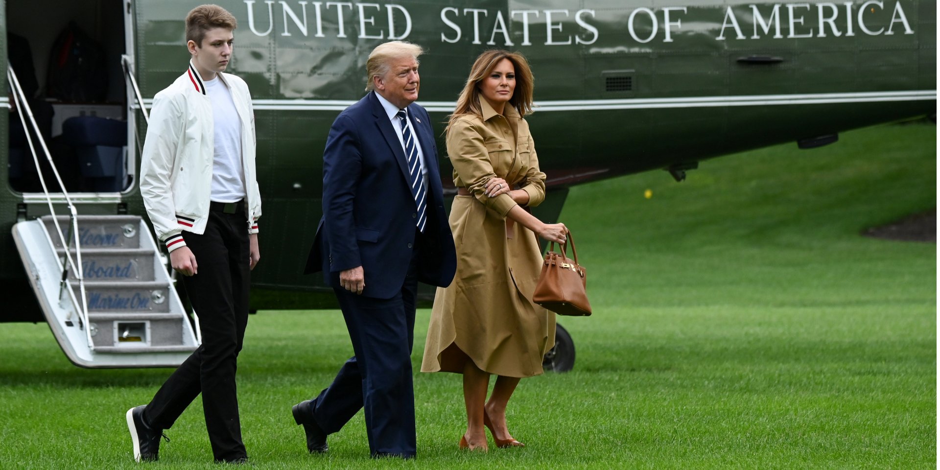 Дональд та Меланія Трамп з їхнім сином Берроном, 16 серпня 2020 (Фото: REUTERS / Erin Scott)