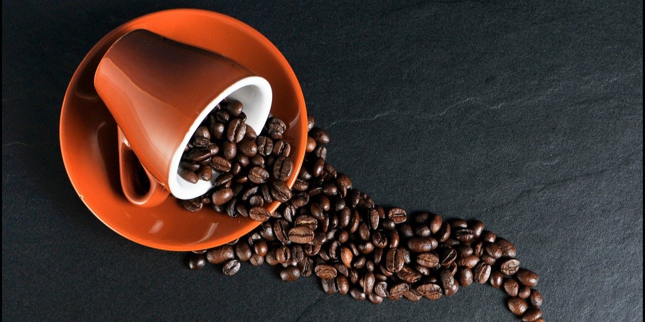 Чашка кави з ранку — часом єдиний спосіб прокинутися (Фото: pixabay)