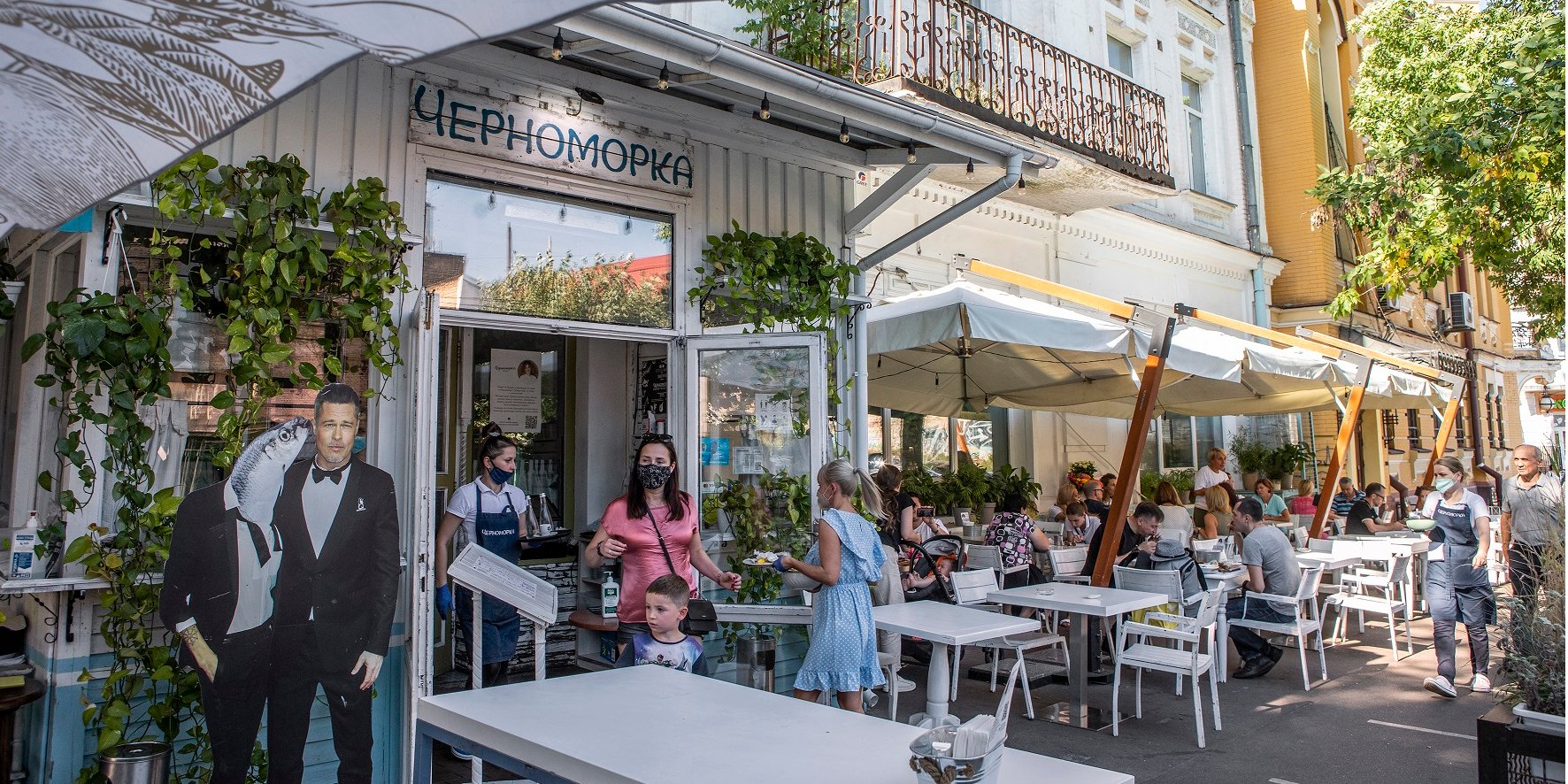 За шість років роботи з локальною морською рибою Чорноморка в Києві розрослася до мережі з 11 закладів (Фото: Олександр Медведєв / НВ)
