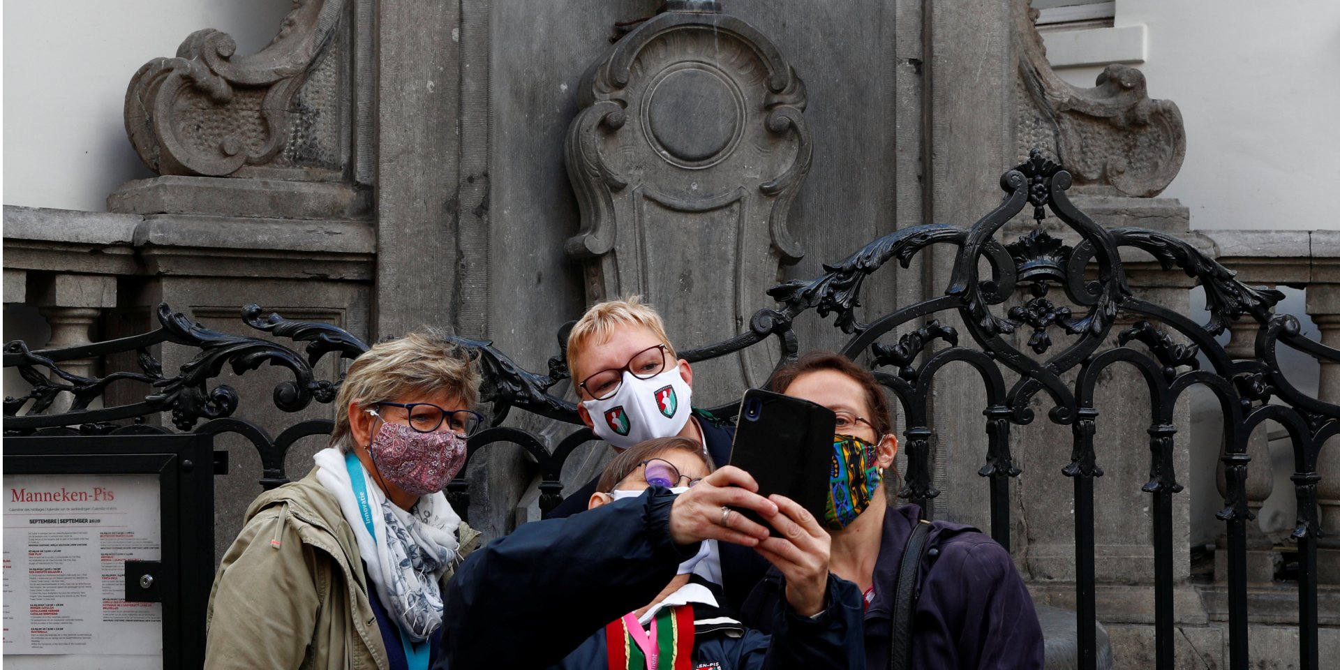 В мире 27 миллионов человек заразились коронавирусом (Фото: REUTERS/Francois Lenoir)