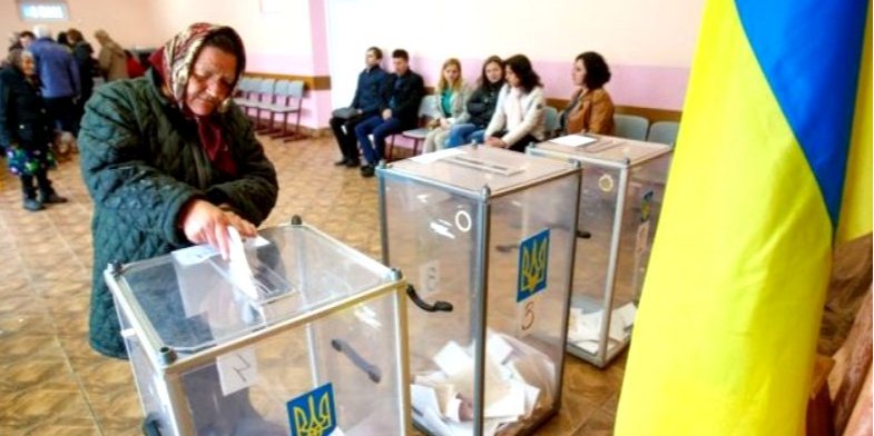 Для людей з ознаками ГРВІ будуть організовані окремі зони (Фото: ЦВК)
