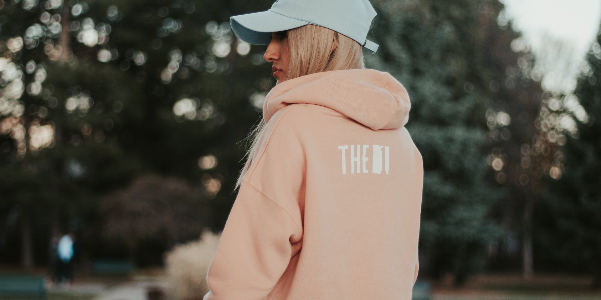 Футболка — одна з найактуальніших речей цієї осені (Фото: unsplash)