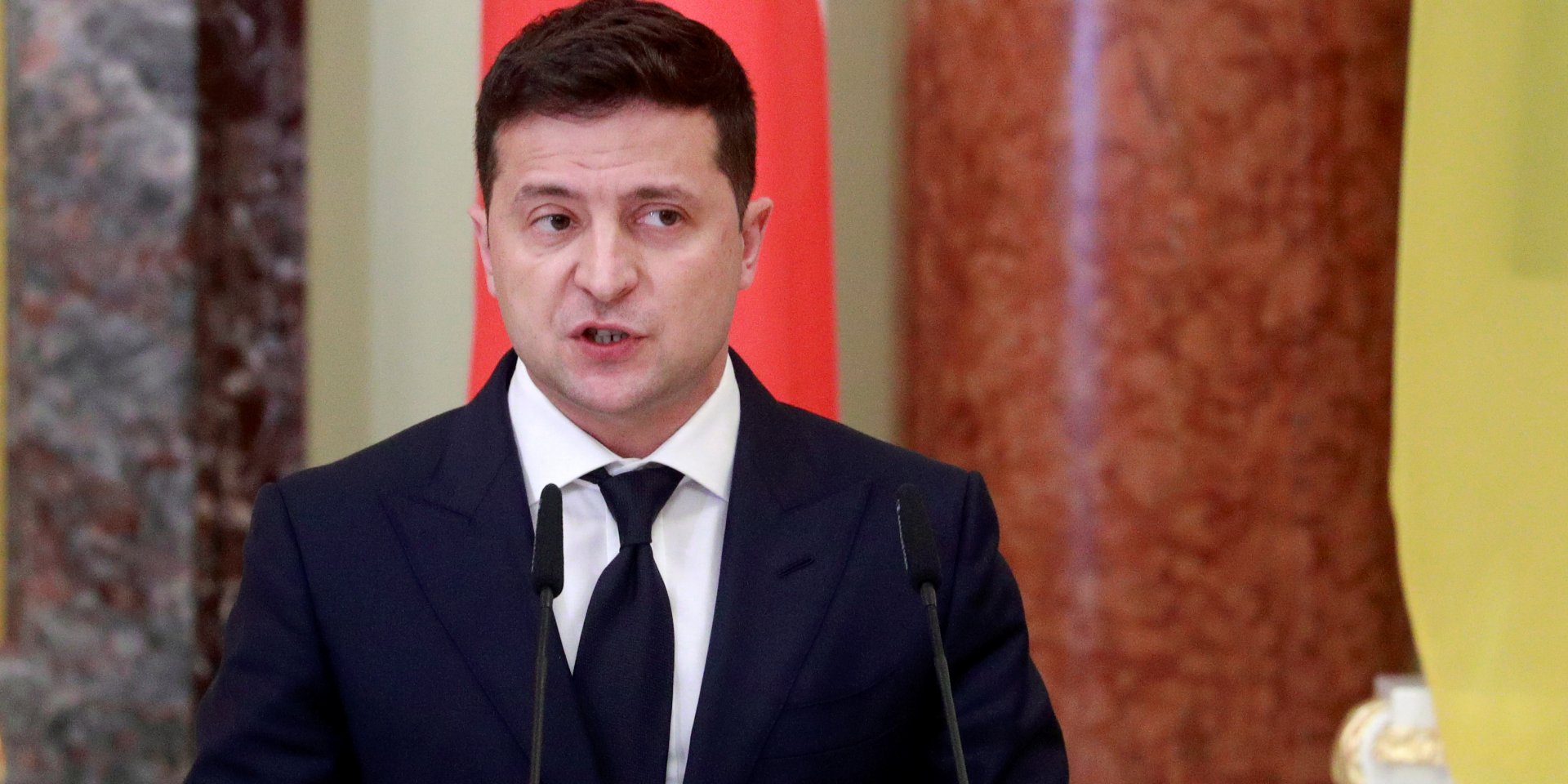 Що&nbsp;це&nbsp;будуть за&nbsp;питання, президент не&nbsp;уточнив, тому користувачі вирішили спробувати вгадати їх (Фото: REUTERS / Valentyn Ogirenko / Pool)