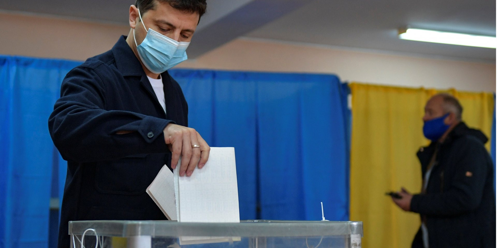 Партія президента Володимира Зеленського не змогла повторити тріумф парламентських виборів (Фото: Ukrainian Presidential Press Service / Handout via REUTERS)