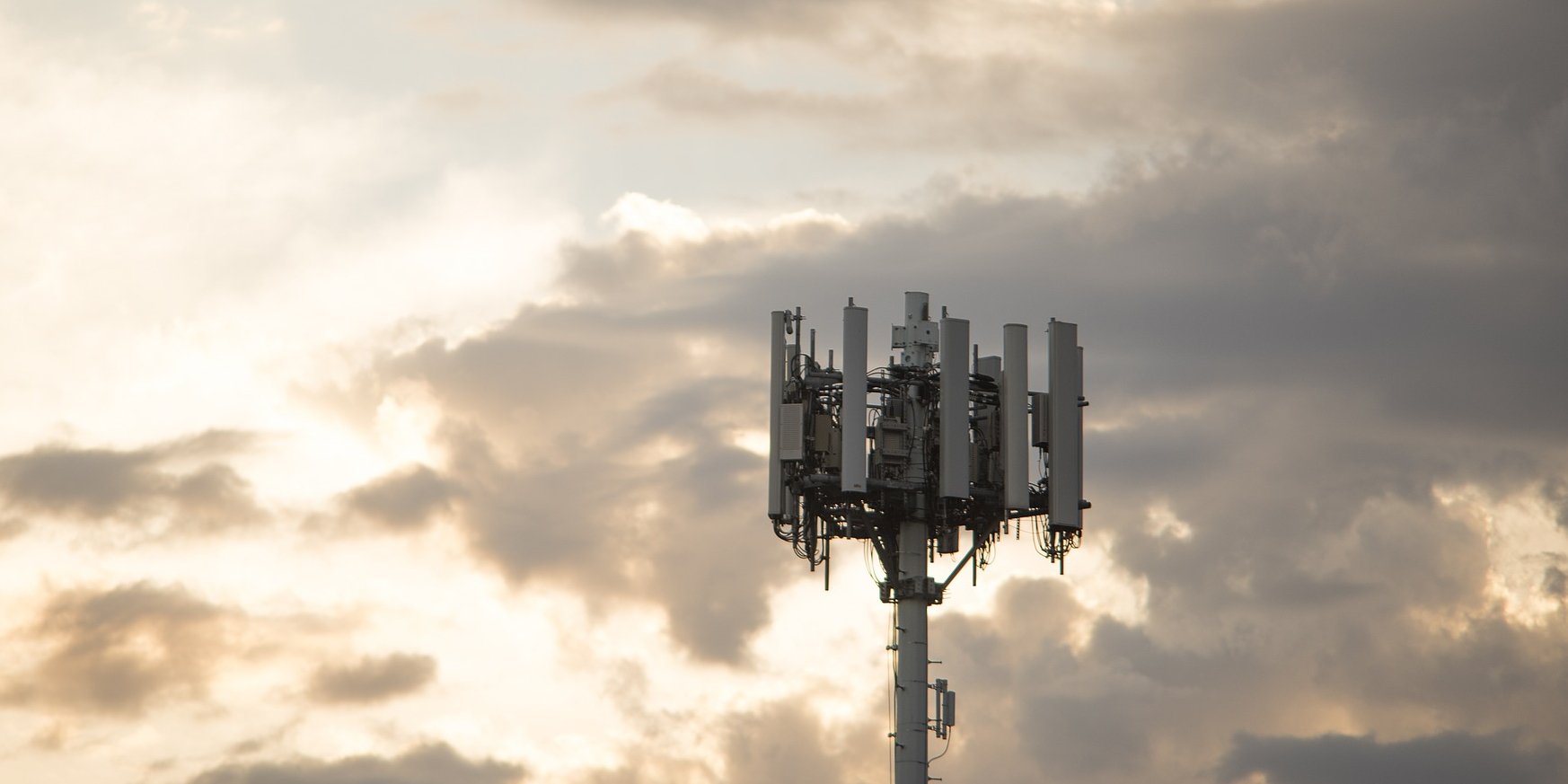 Вежі 5G стали об'єктом нападок конспірологів через нібито їх зв’язок з COVID-19 (Фото: Peter Bjorndal via Pixabay)