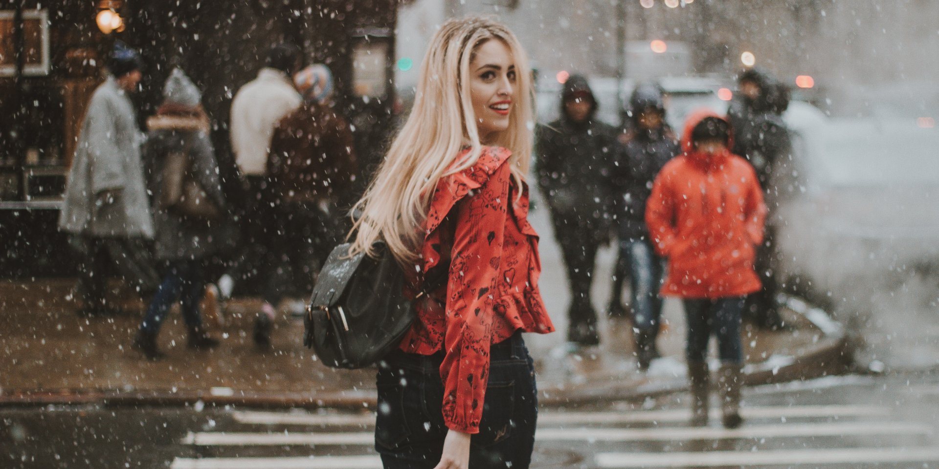 Зиму можна скрасити красивими і стильними речами (Фото: unsplash)